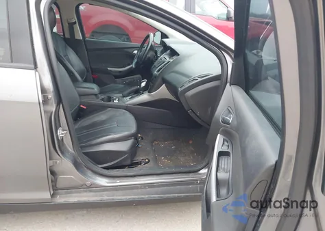 2014 Ford Focus Se z USA, uszkodzony, nr VIN 1FADP3K21EL318167